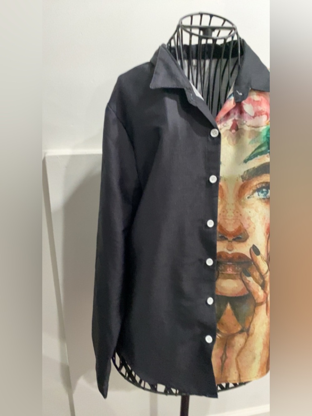 Art-Print Button-Up Blouse in Black and Multicolor Abstract Size L - Picture 5 of 8